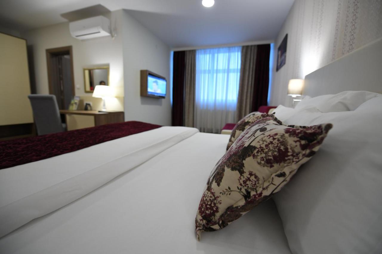 Hotel Kole Čačak 外观 照片